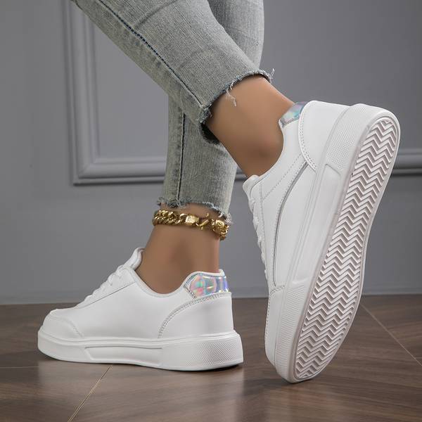 Amara - Weiße Sneaker mit luxuriösen Akzenten